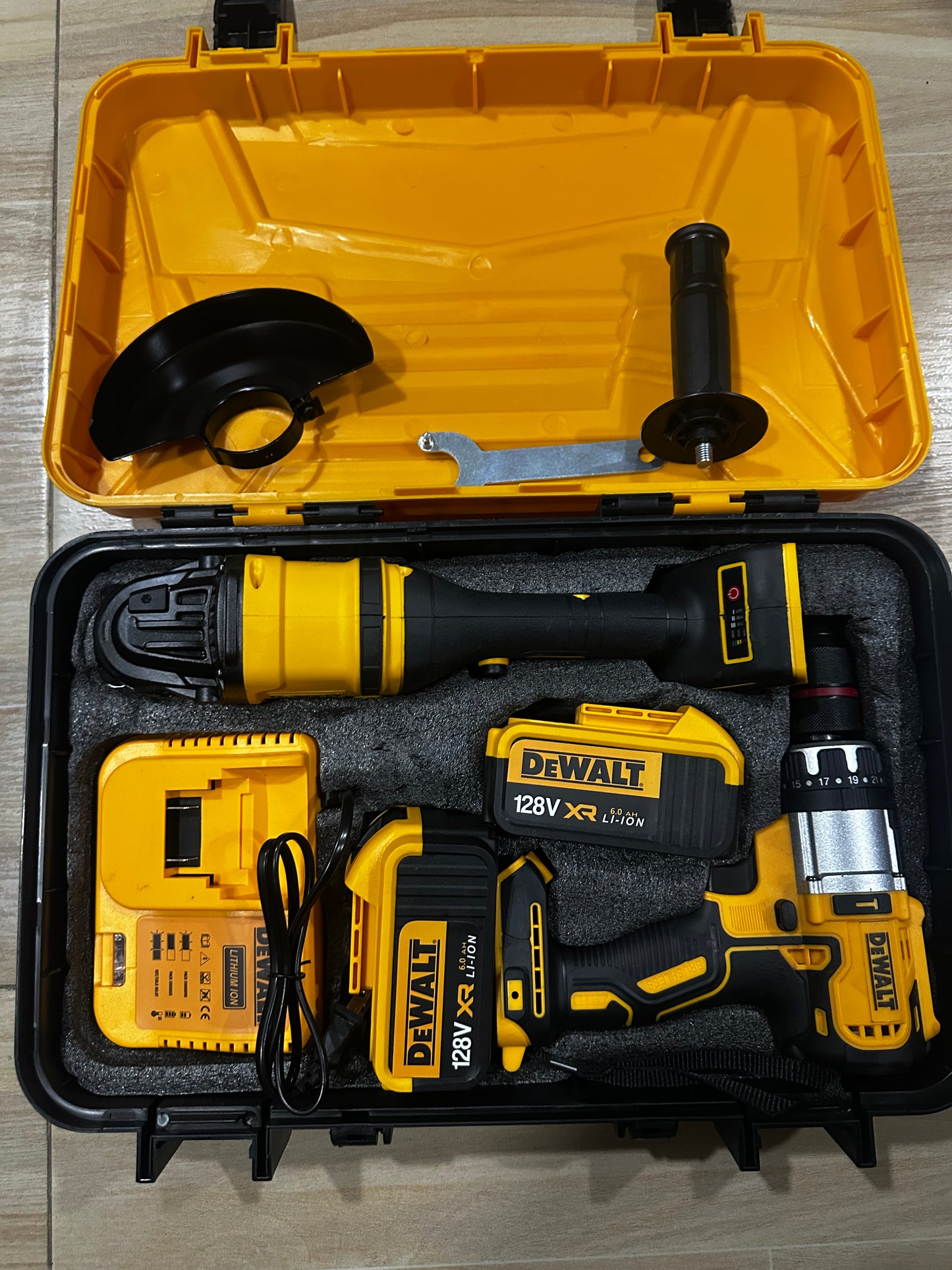 Combo Taladro + Pulidora  Dewalt 128v